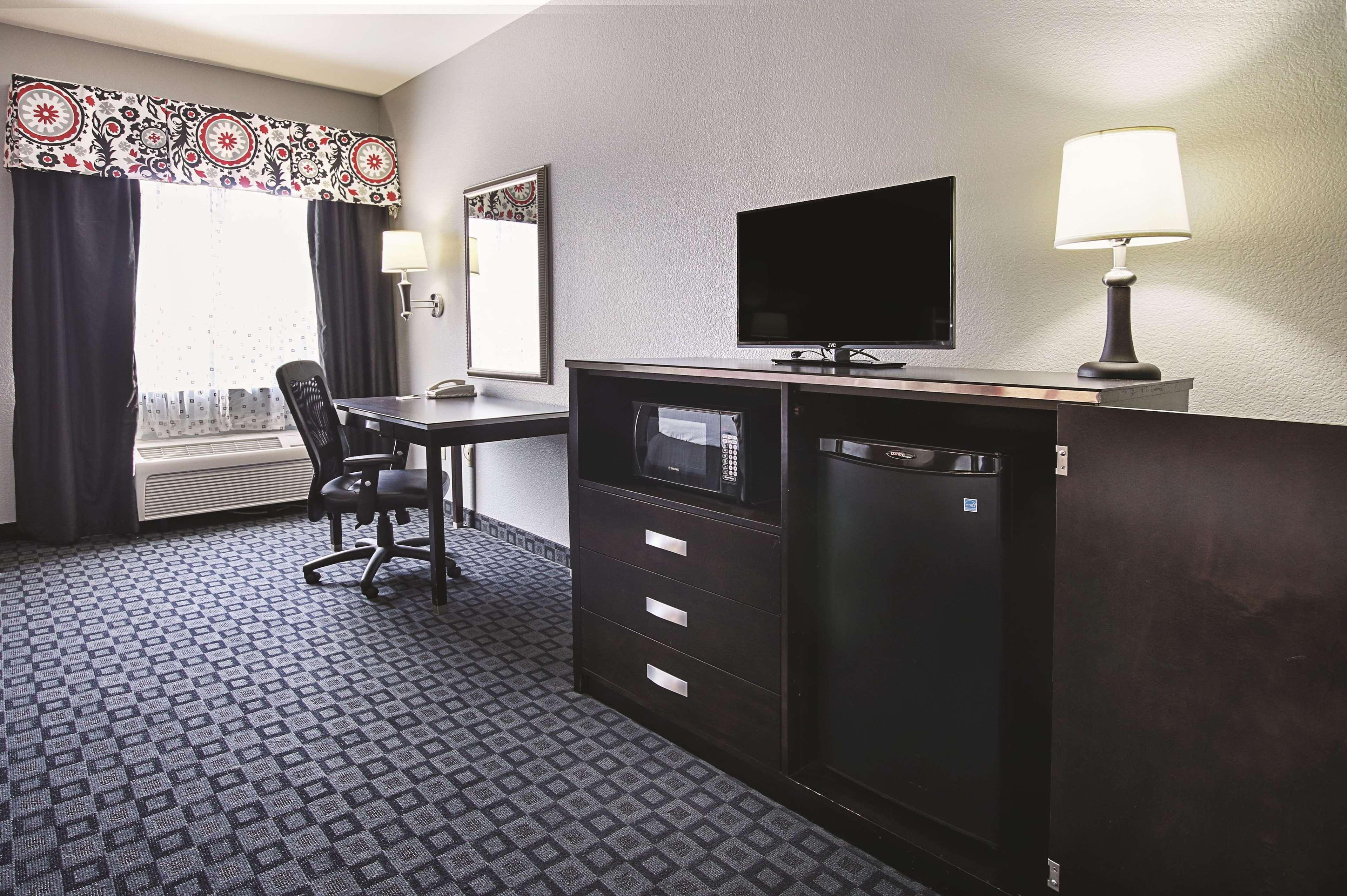 La Quinta Inn & Suites By Wyndham South Dallas - Hutchins מראה חיצוני תמונה